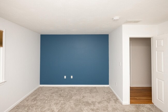 Building Photo - 9 Heidi Ln