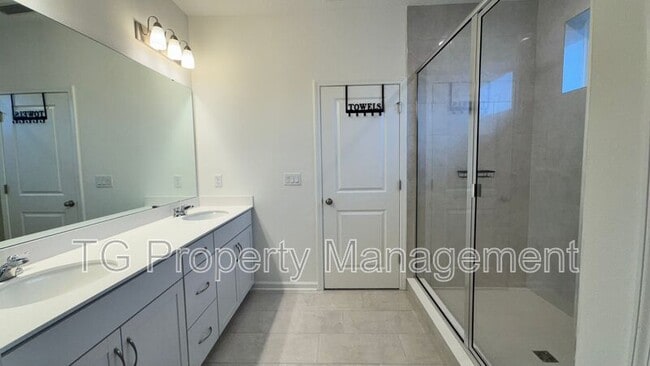 Building Photo - 117 Crew Ct