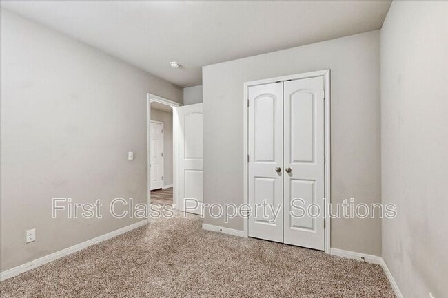 Building Photo - 1708 Burgundy Dr