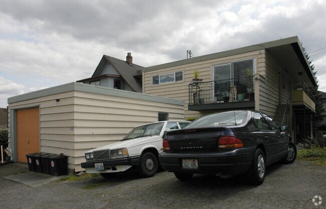 Building Photo - 310 N 72nd St