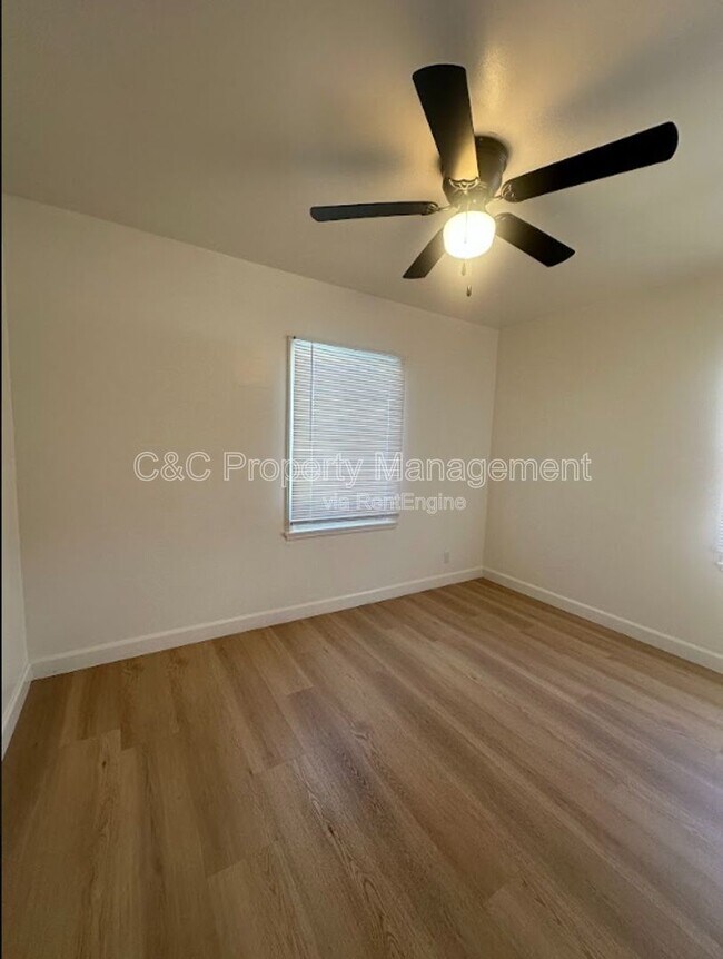 Building Photo - 14012 Sylvanwood Ave