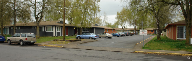 Building Photo - Albany Meadows Apartments