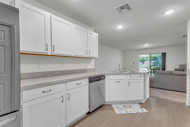 Building Photo - 159 Persimmon Dr
