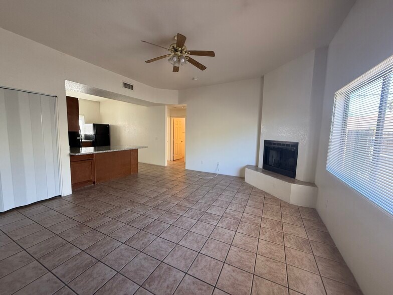 Building Photo - 738 E Elm St