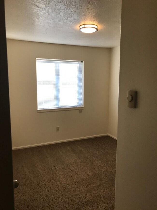 Building Photo - 2793 S Cloverleaf Loop