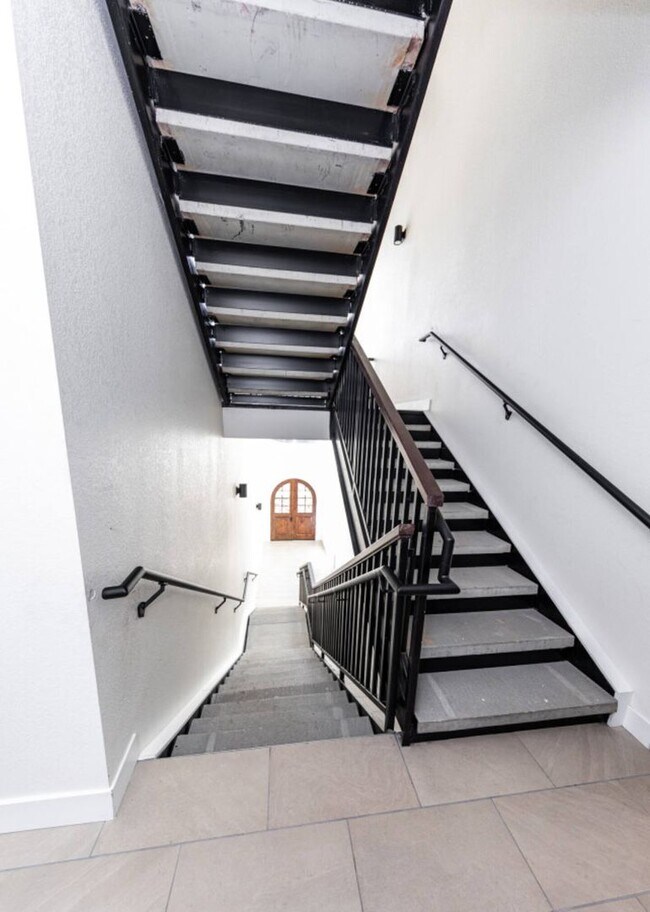 Building Photo - Westside, Next to Nature 2 Bed Luxury Apartment by Garden of the Gods