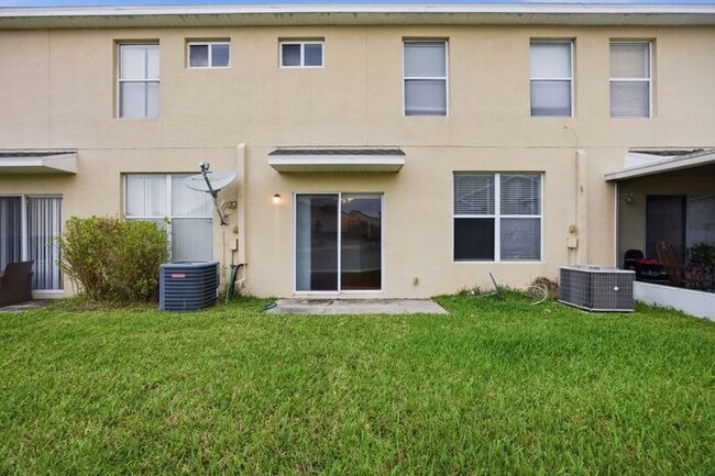 Building Photo - Villages of Bloomingdale