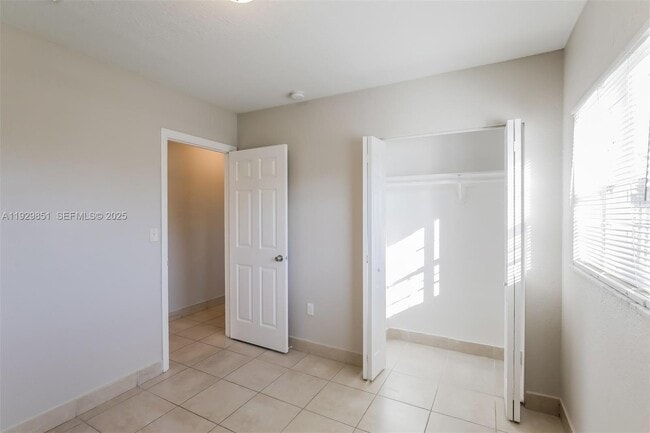 Building Photo - 1231 NE 214th St