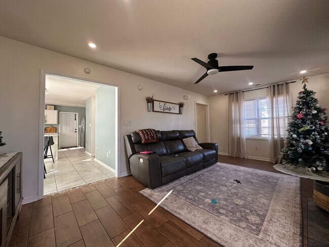 Building Photo - 101 Spain Dr