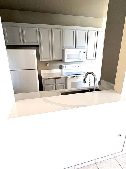 Building Photo - 38 Manchester Ln