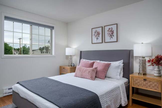 Building Photo - 1430 3rd Ave E