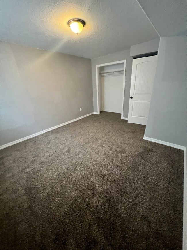 Building Photo - "Beautiful 4 Bedroom House For Rent" - Not furnished