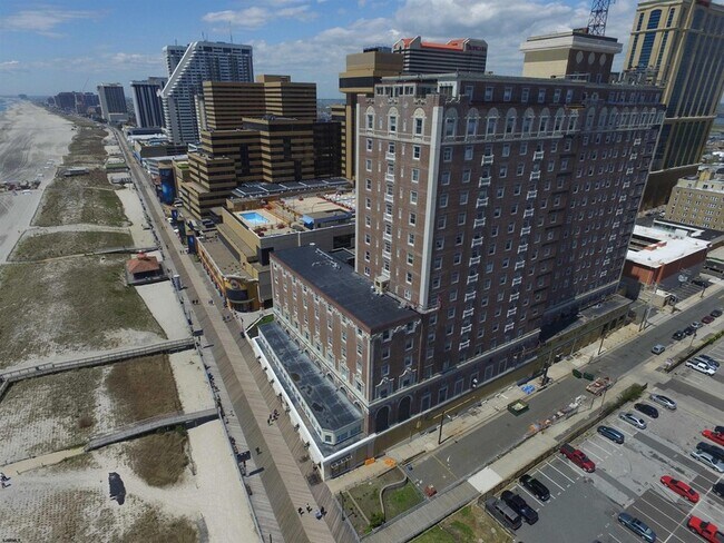 Building Photo - 2721 Boardwalk