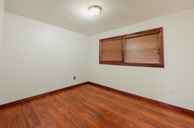 Building Photo - 610 E 54th St