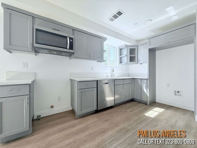 Building Photo - 1731 E 68th St