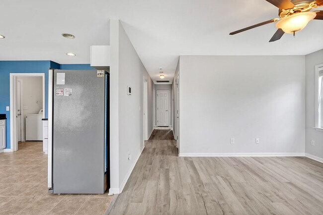 Building Photo - 1604 Royal Pine Ct