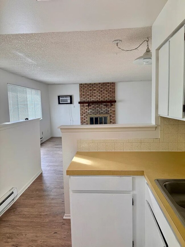 Building Photo - Two Bedroom Condo With Detached Garage in 4-Plex