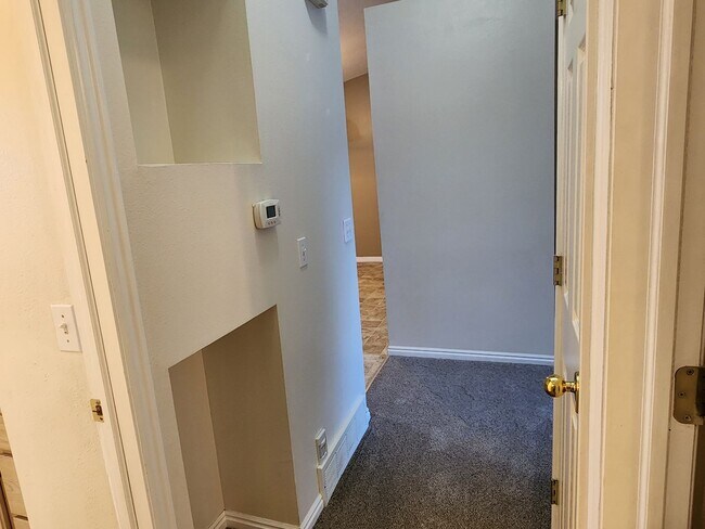 Building Photo - 3 Bd 2 Bath Home with Office