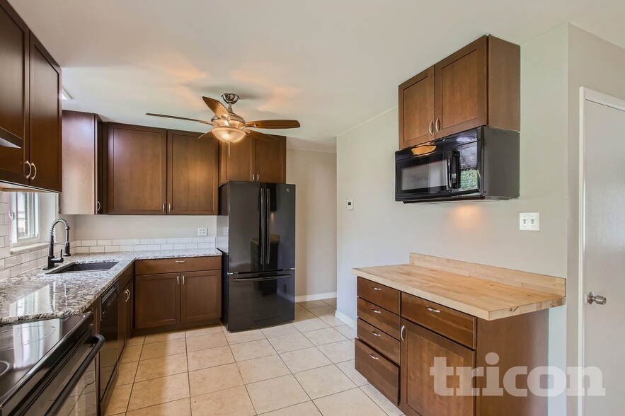 Building Photo - 6397 Brooks Dr