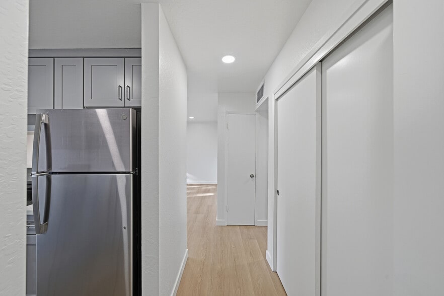 Building Photo - 1731 Ross Cir