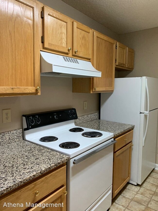 Building Photo - 2 br, 2.5 bath House - 125 Dennis Drive Un...