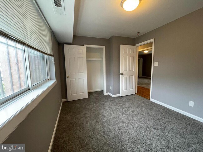 Building Photo - 2512 Markham Ln