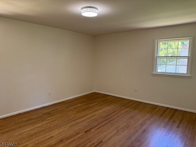 Building Photo - 76 Cider Mill Rd