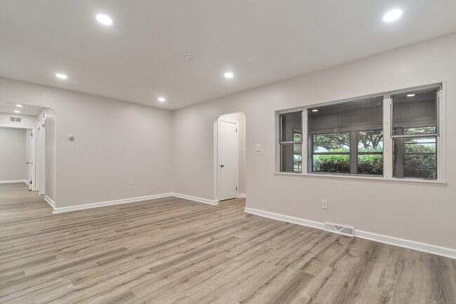 Building Photo - 154 Orchard Ave