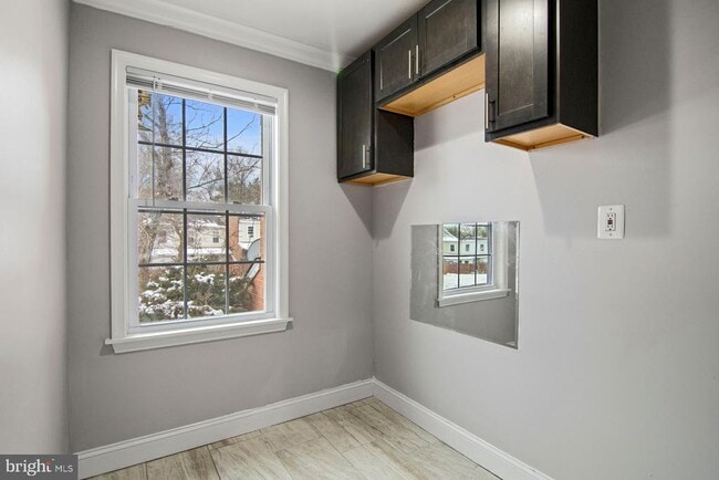 Building Photo - 9838 Town Ln