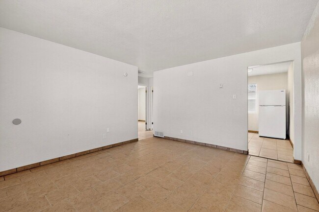 Building Photo - 540 Cardenas Dr SE
