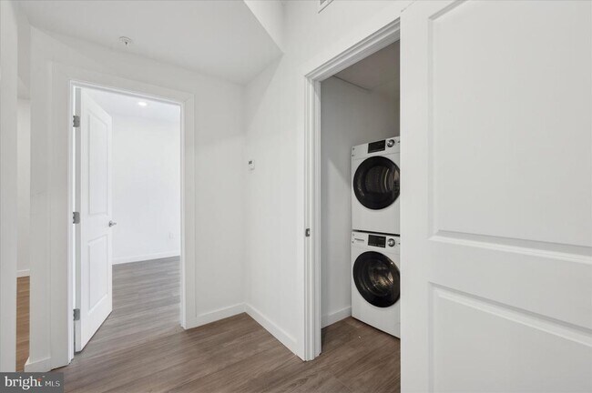 Building Photo - 1617 Ridge Ave