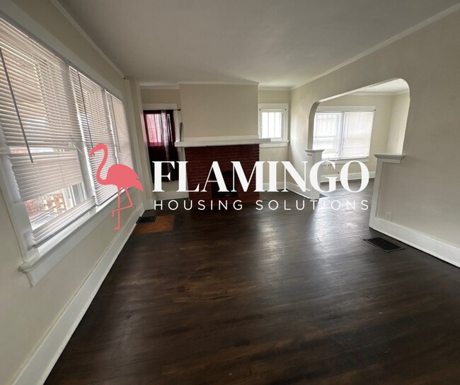 Building Photo - Charming Home in Dayton’s Gem City – Convenient Wayne Ave Location