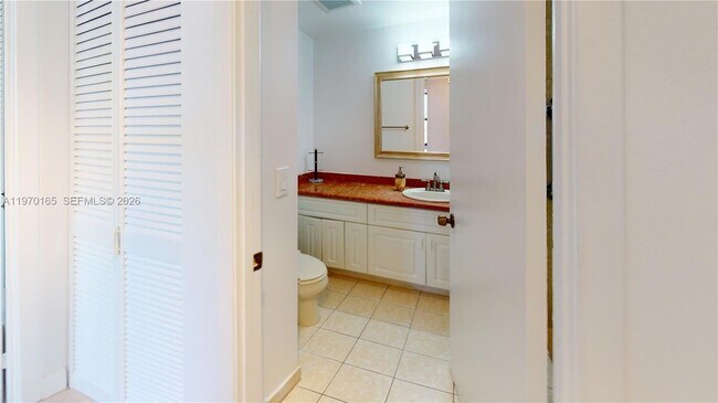 Building Photo - 2500 Parkview Dr