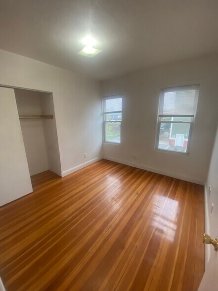 Building Photo - 86 Fellsway W