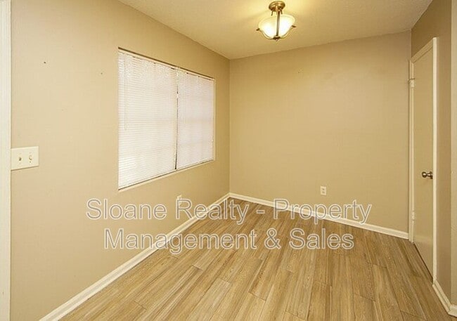 Building Photo - 296 Fleming Rd