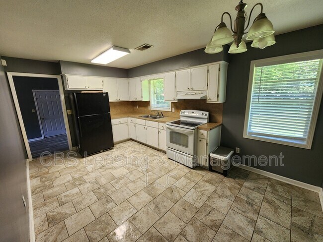 Building Photo - 1406 Jackson Dr