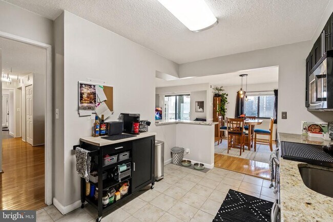 Building Photo - 5904 Mt Eagle Dr