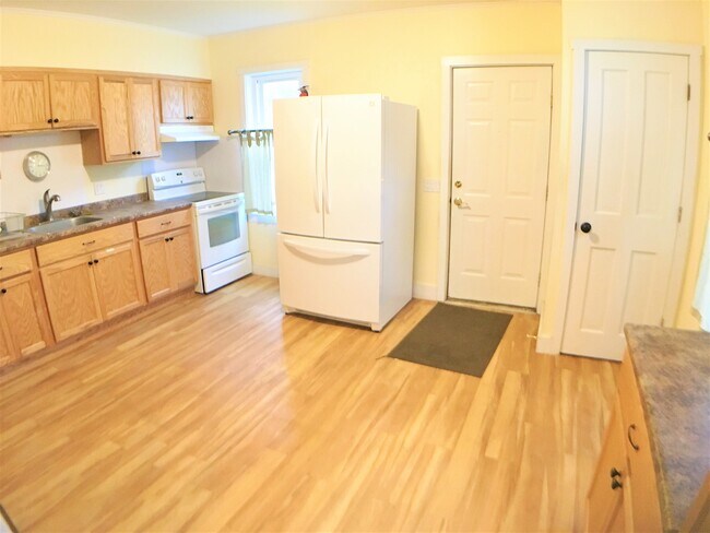 Kitchen - 49 Central St