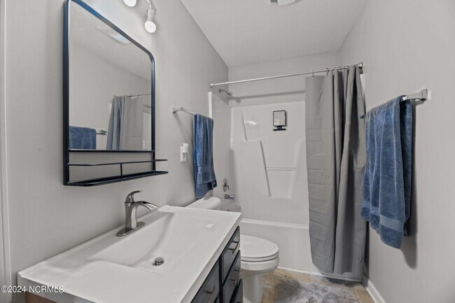 Building Photo - 131 Oakley Dr