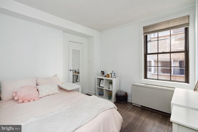 Building Photo - 219 S 18th St