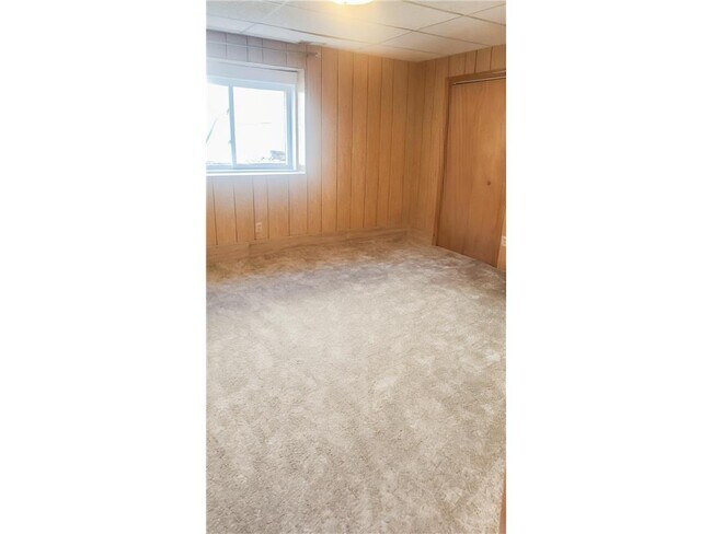 Building Photo - 9 Heights Rd NE