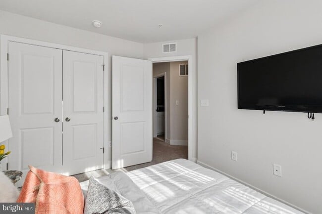 Building Photo - 10939 Drummond Pl