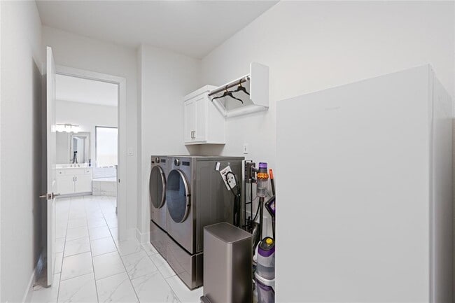 Building Photo - 3341 Catalina Cv