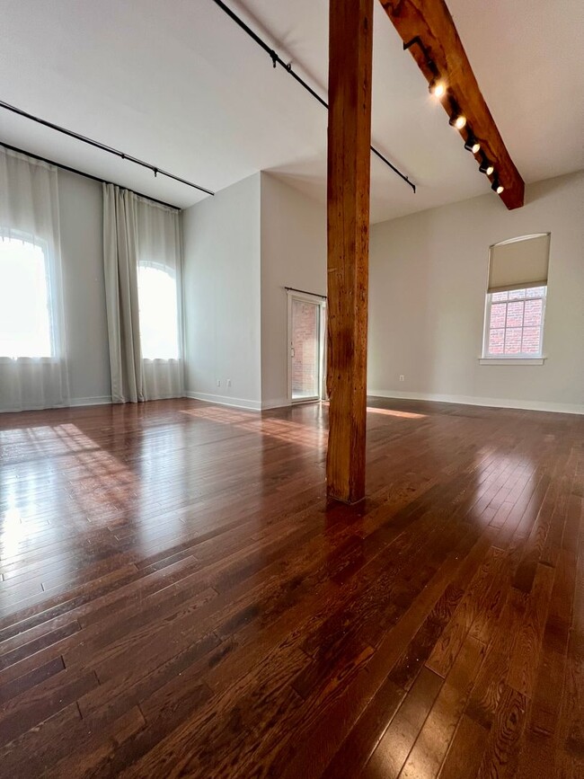 Building Photo - Luxurious 1-Bedroom Condo at Cuthbert Loft...