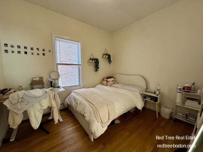 Unit 3 - 143 Hillside St