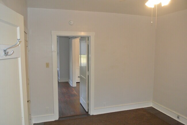 Building Photo - 328 High Street