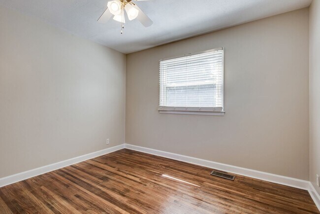 Building Photo - 6215 Laredo Ave