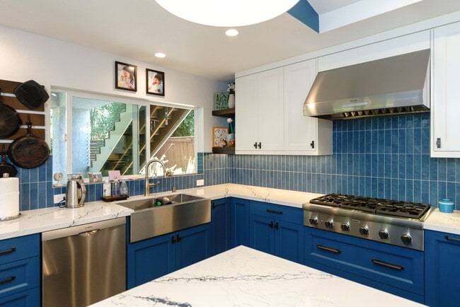 Building Photo - 4 Bedroom Home with Attached ADU in Scripps Ranch