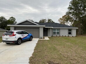 Building Photo - Custom Home - Desirable SE Ocala Neighborh...