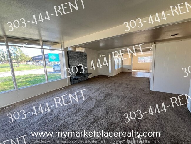 Building Photo - 3 Bedroom and 1.5 Bathrooms in Ranch Style...